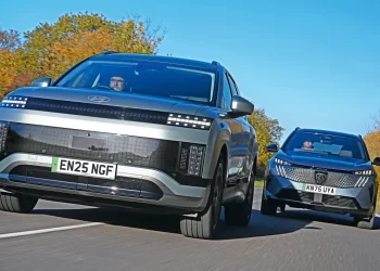 السيارات العائلات الكهربائية في السعودية.. أيونيك 9 أم بيجو E-5008؟