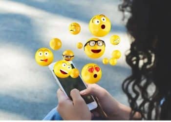 طرق تفسير النساء للإيموجيز المختلفة