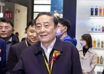 رحيل أغنى رجل في الصين..  وداعاً لـ “ملك المبيعات” زونغ تشينغهو