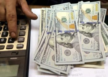 تهديد مبكر للسوق السوداء قبل تعويم الجنيه المصري