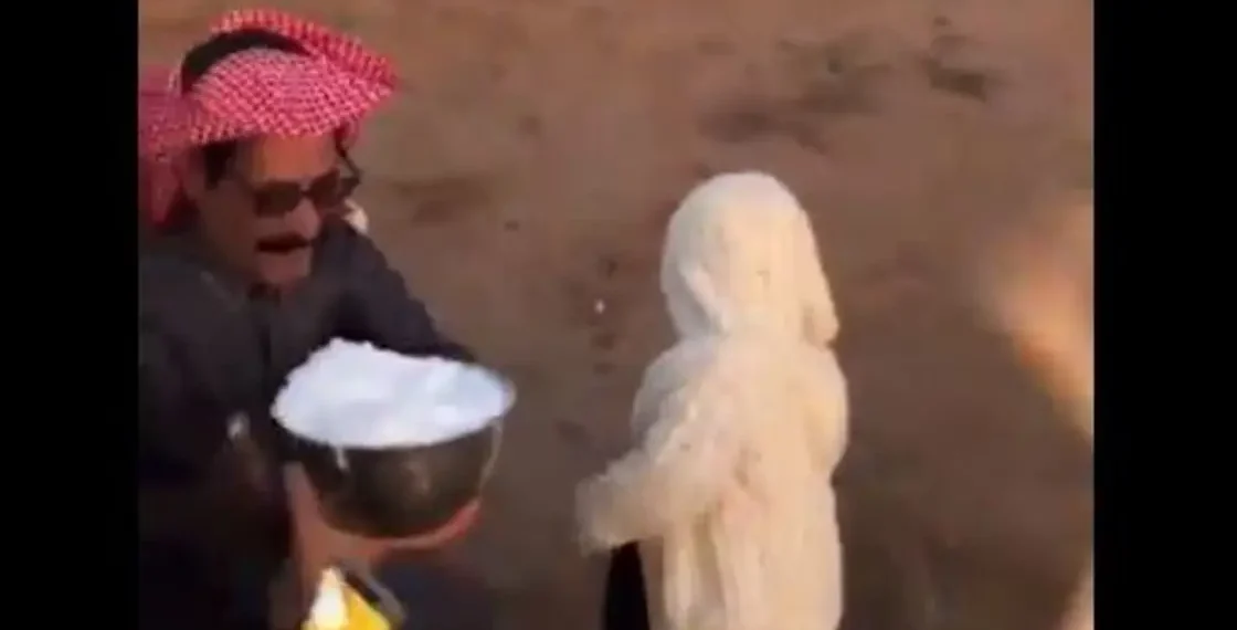 ناقة ترفس طفل في السعودية