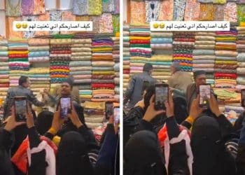 شاهد .. “عامل محل أقمشة” يُلهب ضحكات النساء بأسلوبه “المجنون” في التسويق!