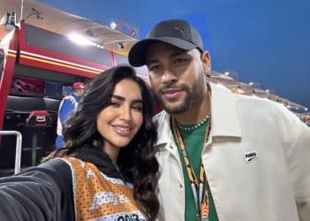 “وشفيها لاصقة فيه؟!” .. هجوم عنيف على “منية الصانع” بعد نشر صورها مع نيمار