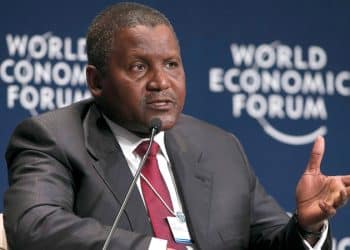 بسبب قرار البنك المركزي .. أغنى رجل في إفريقيا يخسر 6% من ثروته