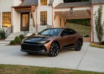 تويوتا كراون 2024 .. عملاق ياباني جديد يقتحم سوق السيارات العالمي