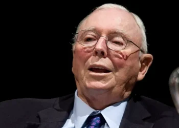 تقدر ثروته بـ2.3 مليار دولار .. التفاصيل الكاملة حول حياة الملياردير الراحل تشارلي مونغر