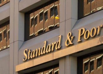 ستاندرد آند بورز تصبح أكثر تفاؤلاً بشأن مستقبل عمان