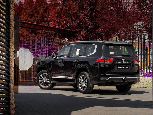 سيارة تويوتا لاند كروز 2023