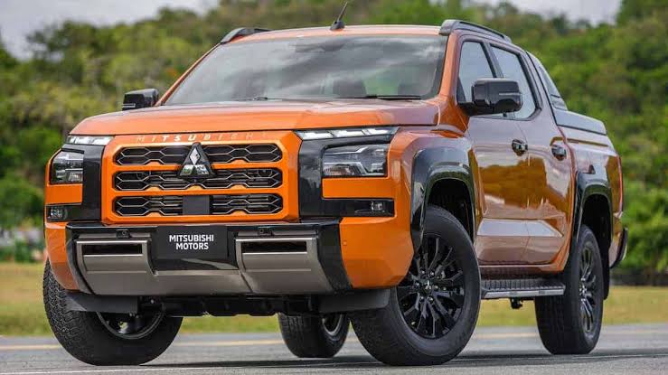 سيارة ميتسوبيشي تريتون 2024
