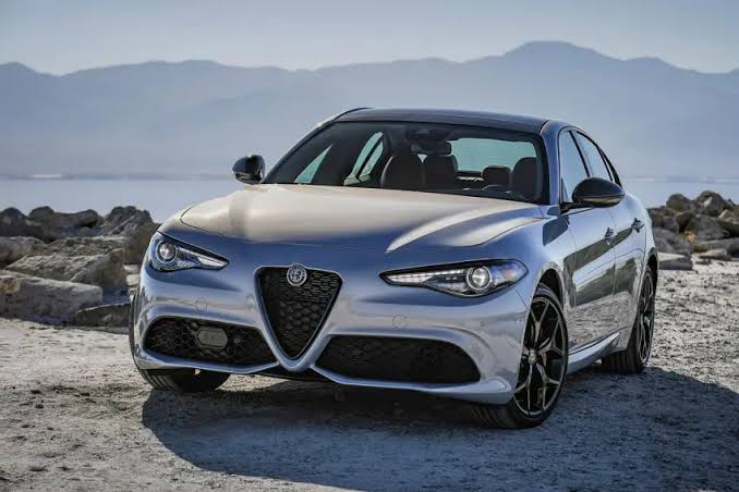 سيارة الفاروميو جوليا السيدان 2024