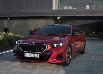 سيارة BMW i5 M60