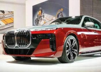 سيارة BMW i7 موديل 2023