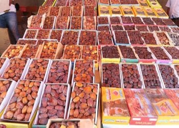 الوطني للنخيل ينفي معالجة التمر بالإشعاع أو الليزر لتغيير لونه