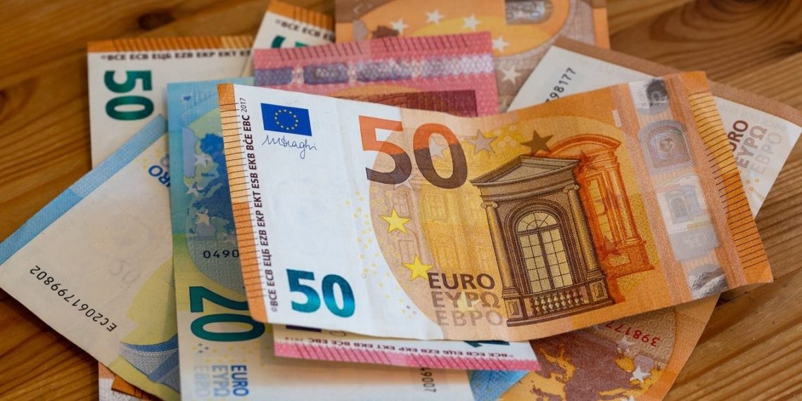 سعر اليورو مقابل الريال السعودي