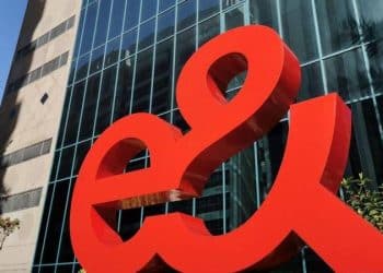 “إي آند” تستثمر 6 مليارات دولار لتعزيز خدمات الاتصال في 16 دولة