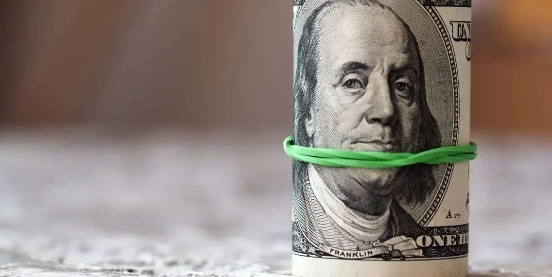 سعر 100 دولار في العراق اليوم