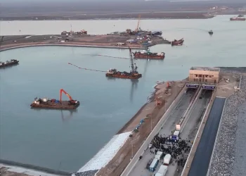 مشروع غير مسبوق في الشرق الأوسط.. ماذا يخفي النفق المغمور بالعراق؟