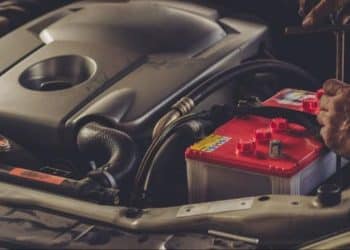 بطارية السيارة