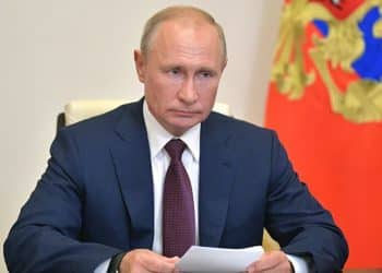 بوتين يوازن بين إيرادات النفط وحصة روسيا في السوق