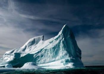 تحرك أكبر جبل جليدي