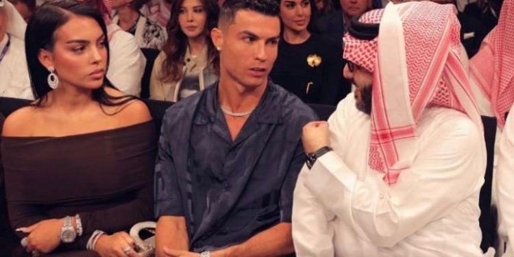 إطلالة النجوم في حفل النزال الأشرس