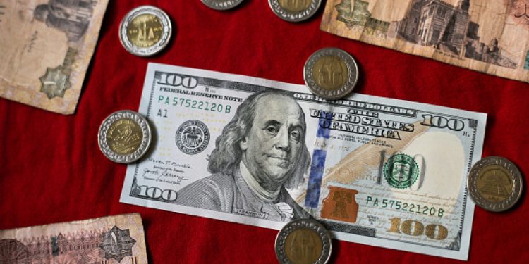سعر الدولار في مصر يربك الأسواق