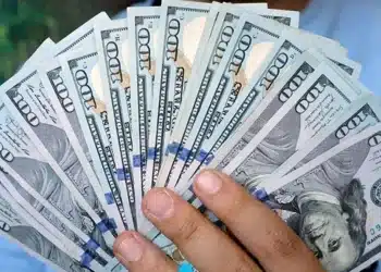 عودة للزيادة مرة أخري .. سعر 100 دولار في العراق اليوم الأربعاء 8 نوفمبر 2023