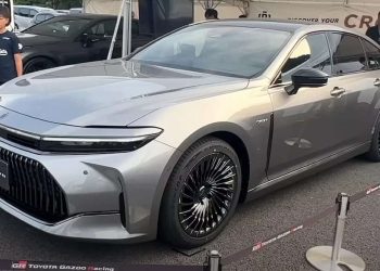 سيارة تويوتا كراون موديل 2025 الجديدة