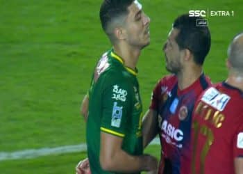 محمد شريف وطارق حامد .. رد صادم من نادي ضمك على الفعل المشين